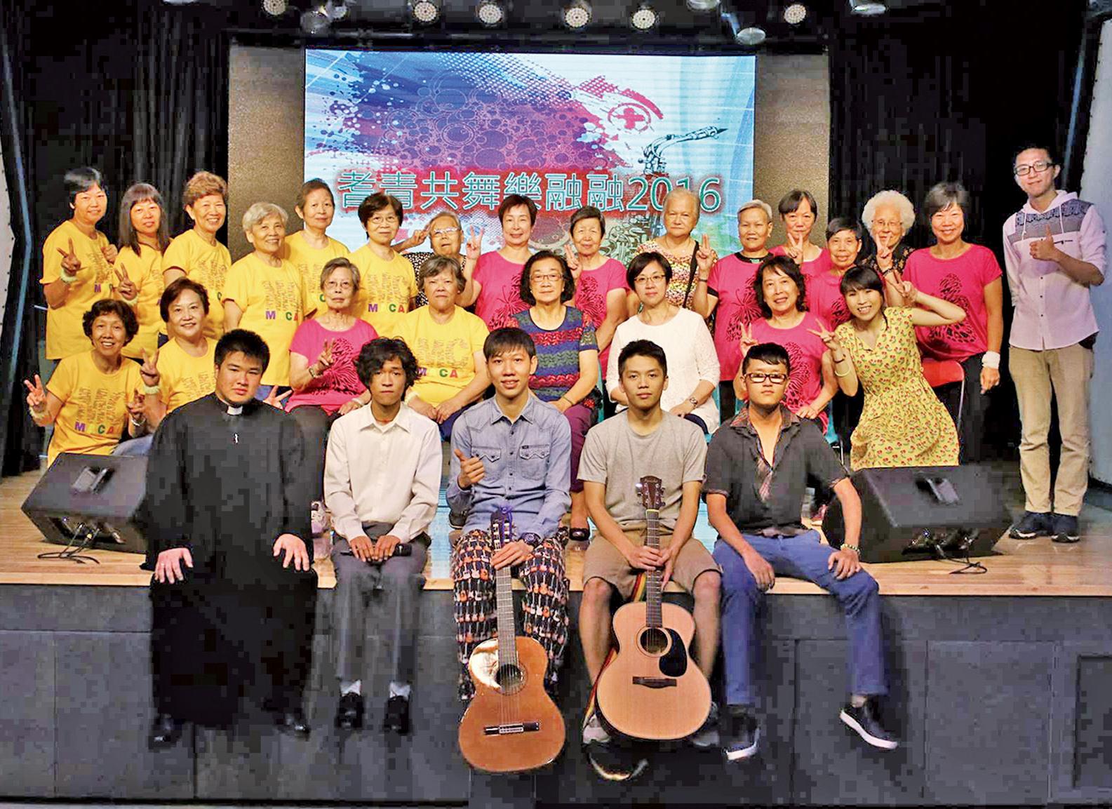 耆青栢蕙共舞樂融融