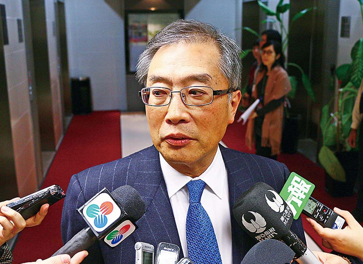 目前只擔任三個諮詢機構委員