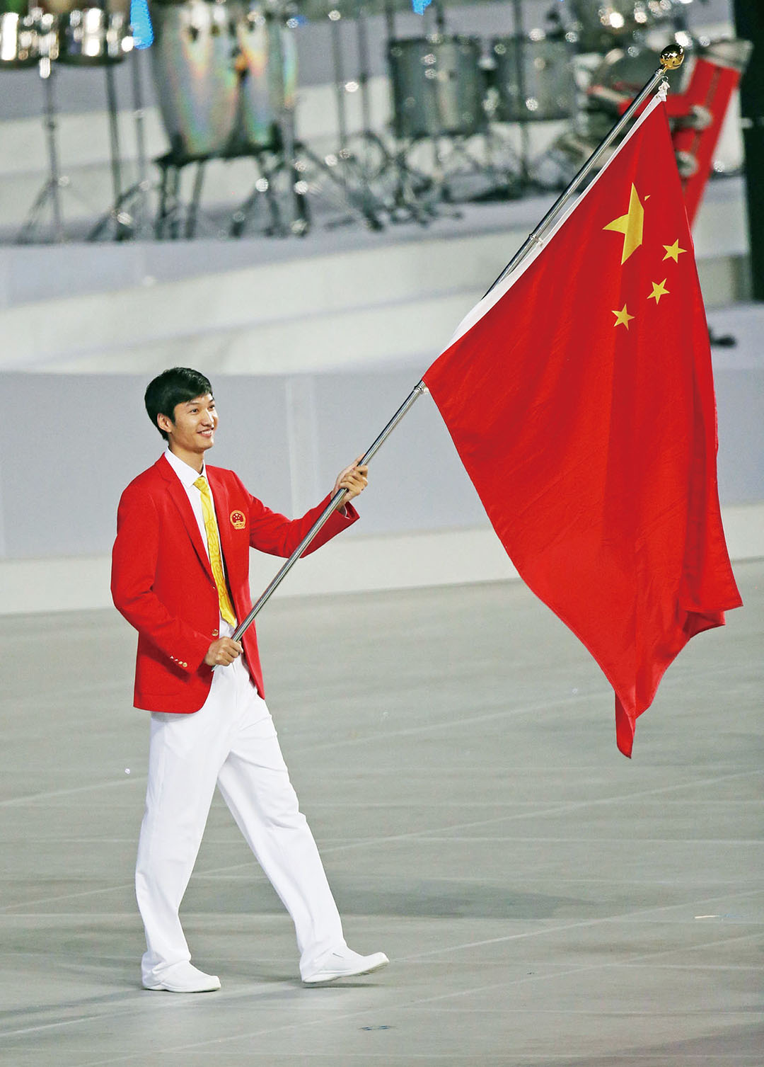 雷聲擔任中國奧運持旗手
