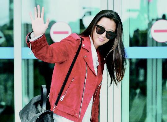 飛西班牙拍新劇