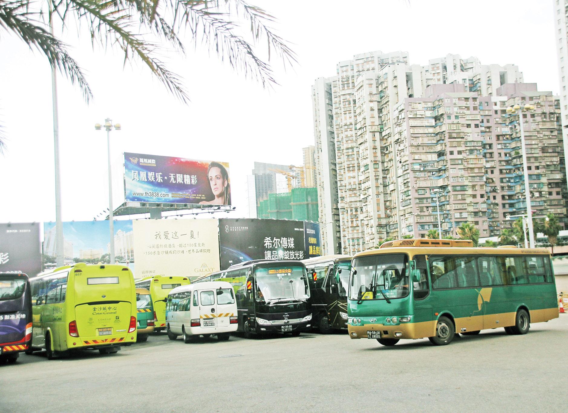 限制旅遊車停泊時間增流動率