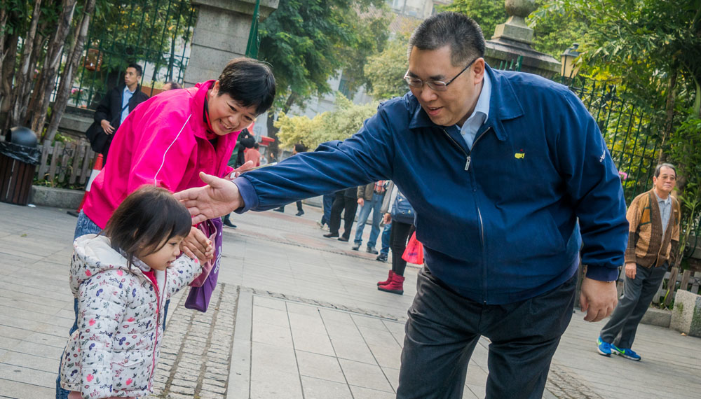 與市民閒話家常