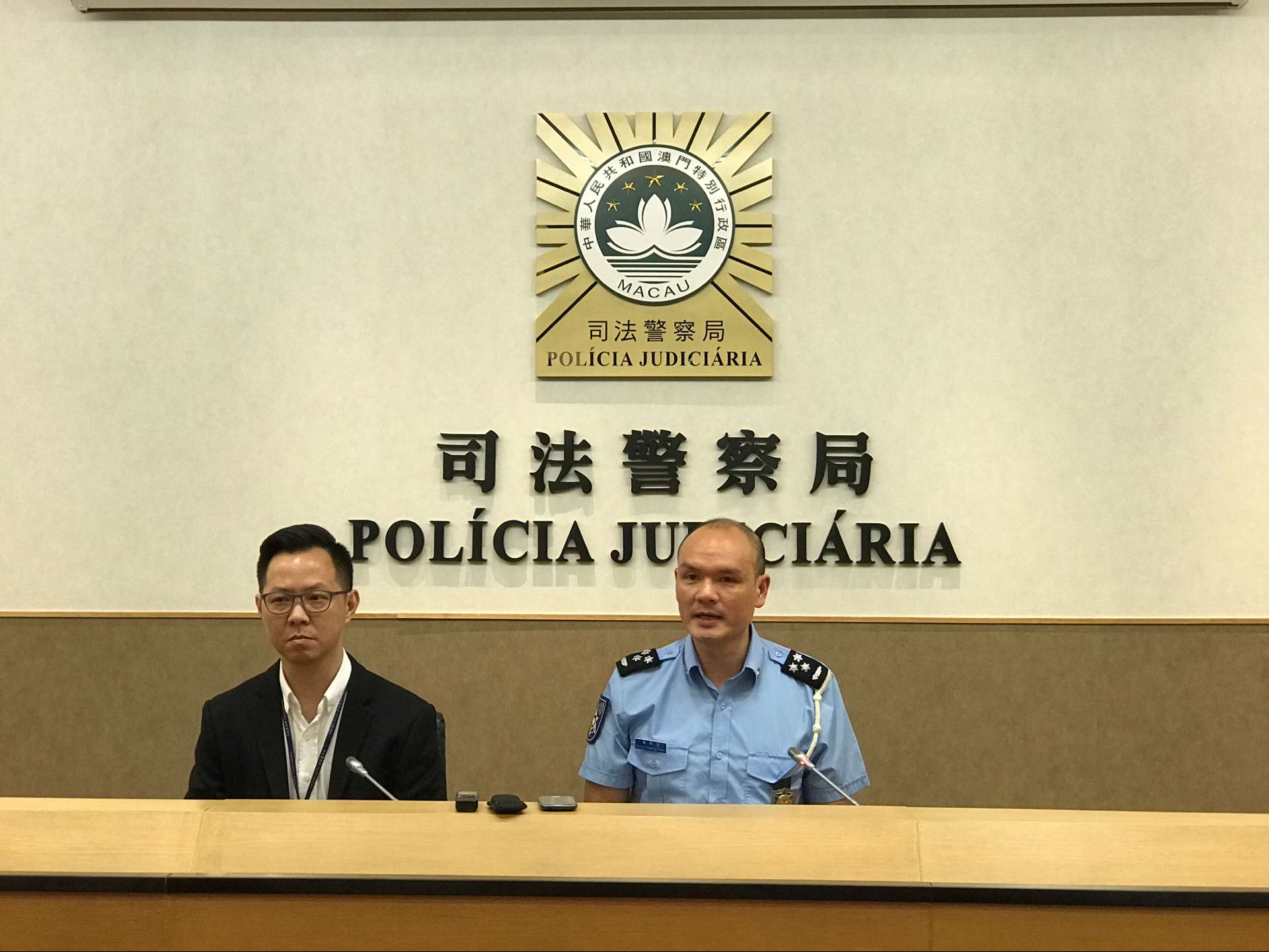 再現請槍考試兩學生被捕
