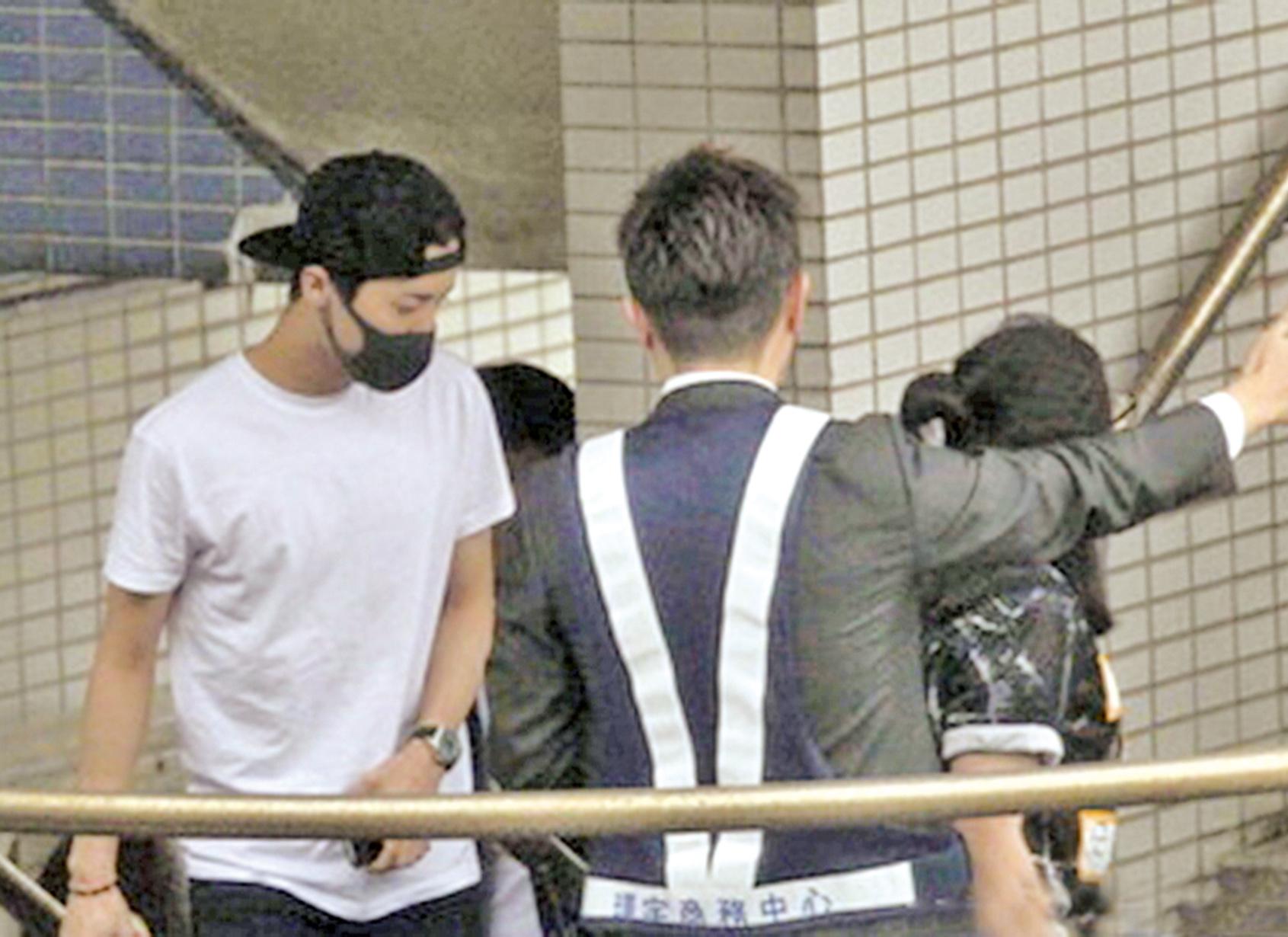 低調搭飛機返大陸