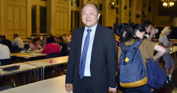 成法國首位華裔國會議員