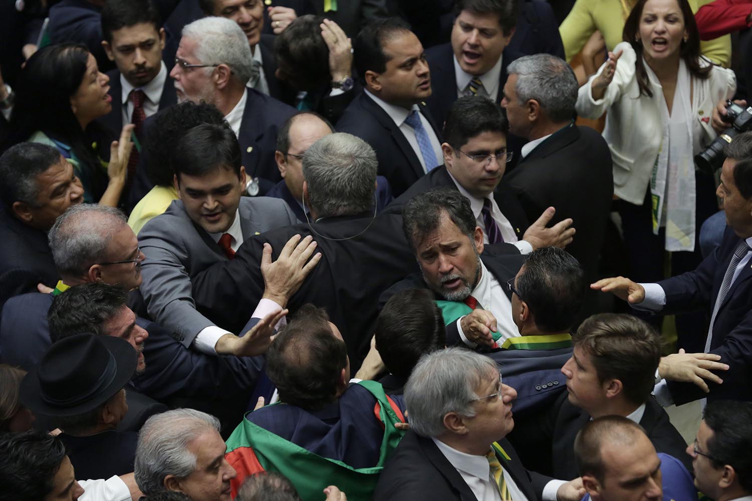 巴西眾議院投票通過彈劾總統案