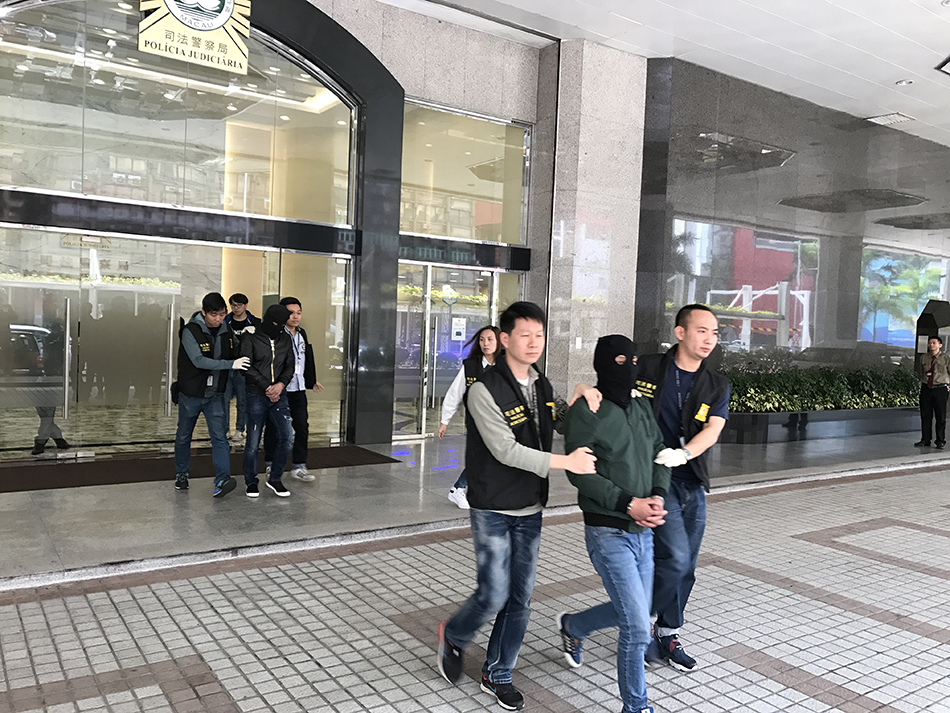 拘兩內地男子