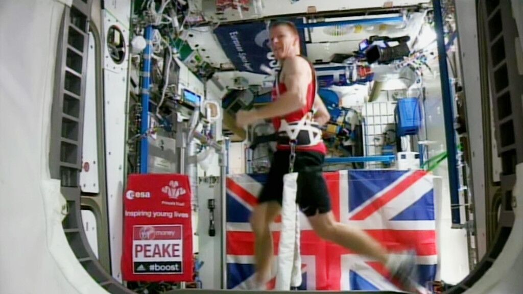 英太空人空中陪跑破紀錄