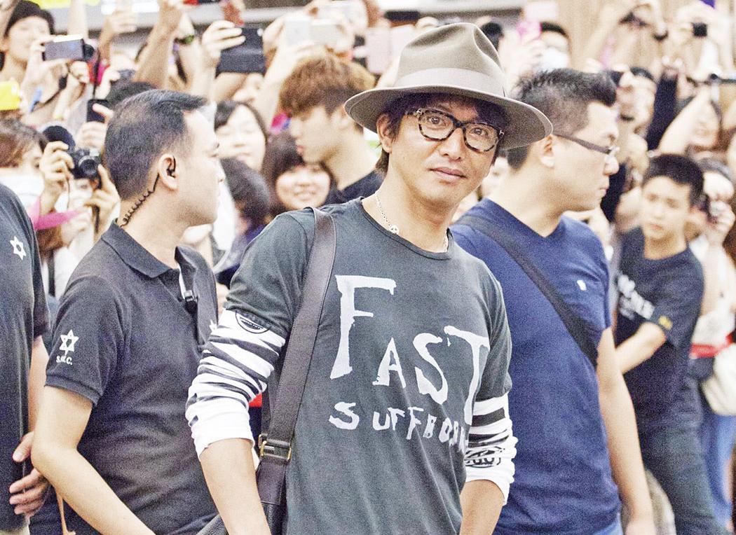 再為解散鞠躬道歉