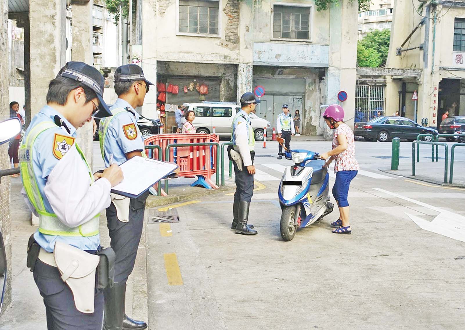 交局籲其他車輛勿違規進入