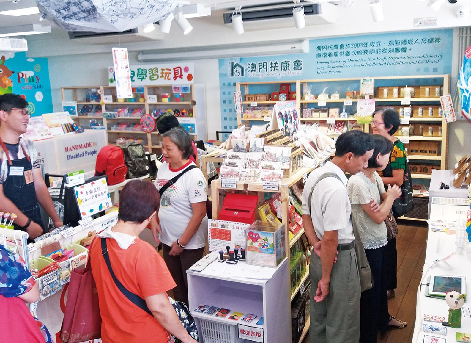 參觀南灣雅文湖畔