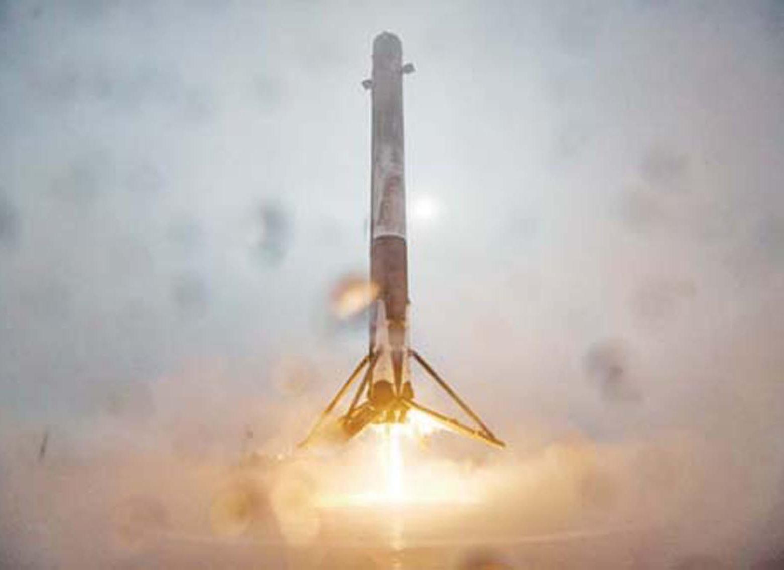 SpaceX發射衛星升空