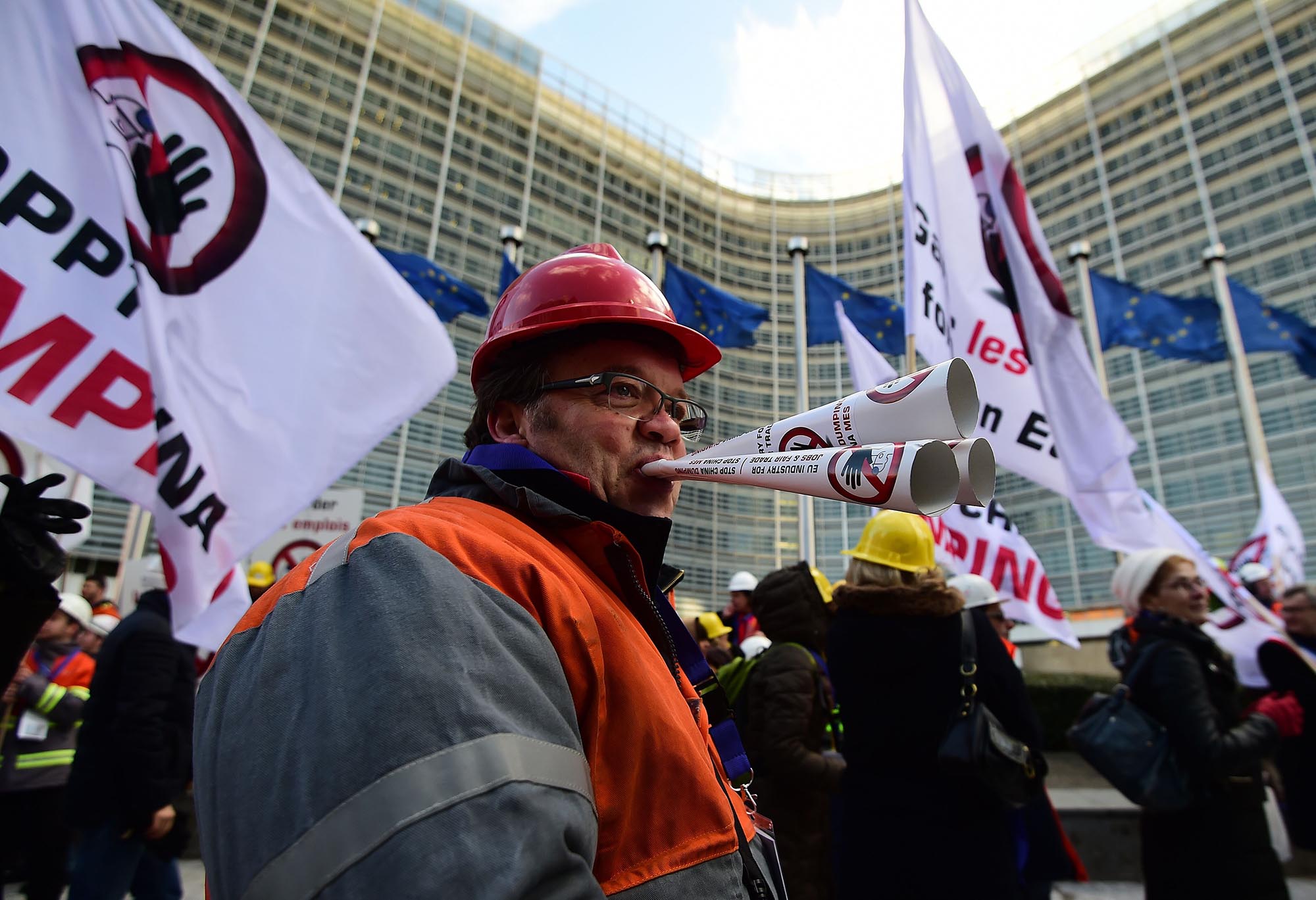 歐洲鋼鐵工人抗議中國鋼鐵傾銷