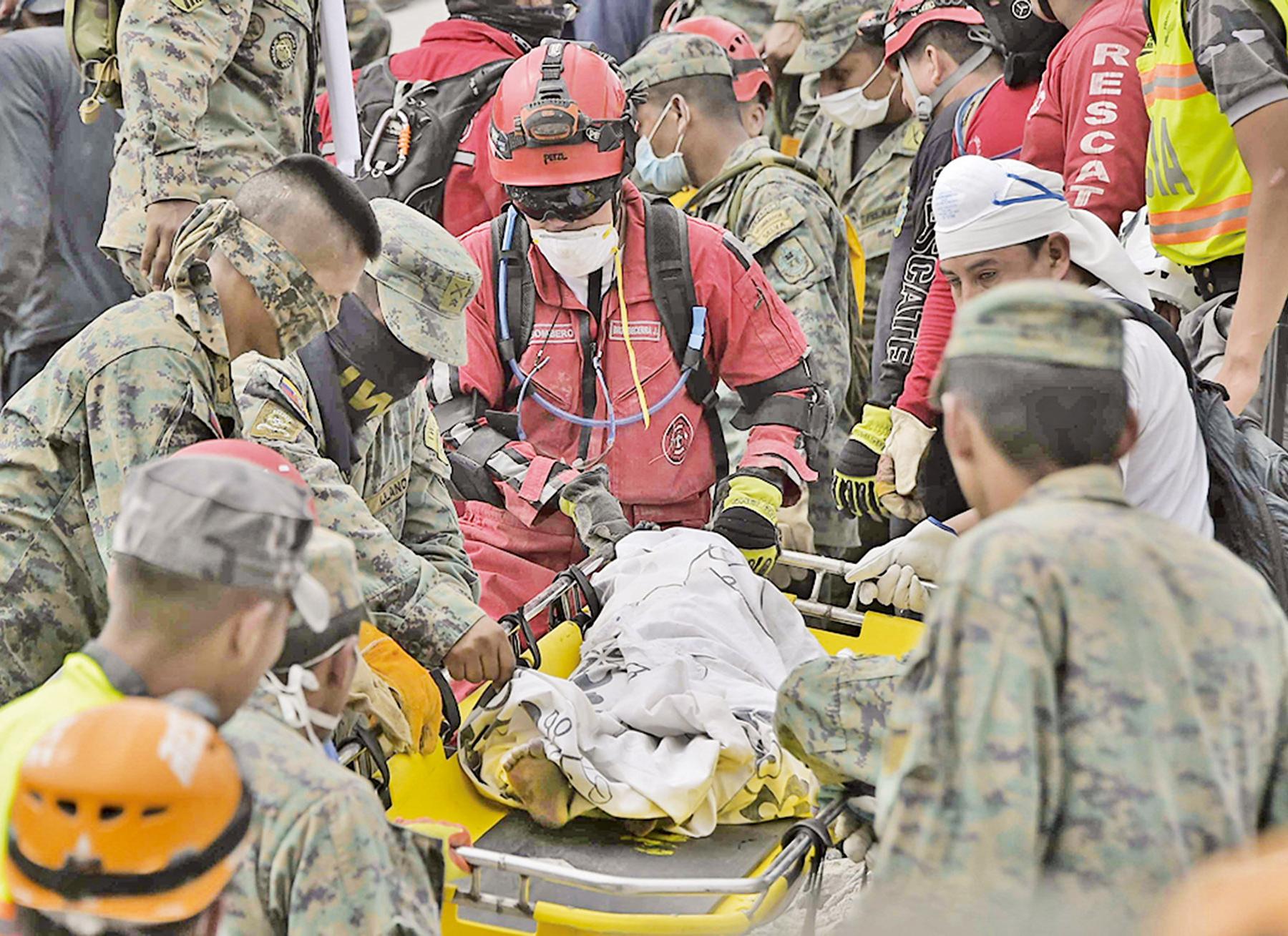 習近平向科雷亞致意