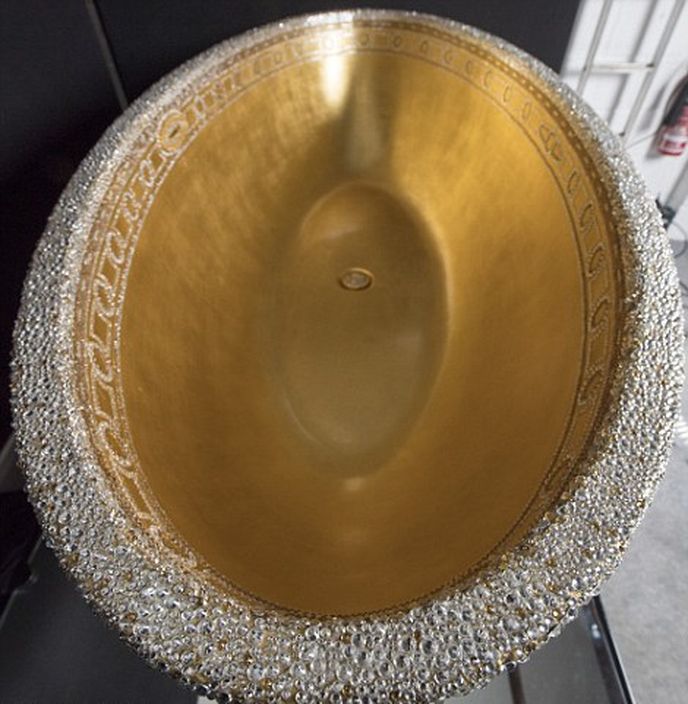 英推98萬黃金水晶浴缸