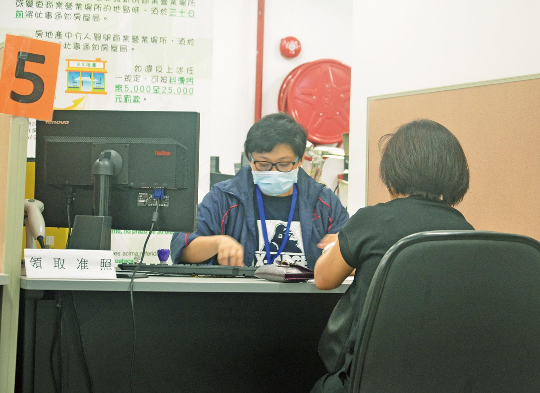 已有5,600人獲正式准照