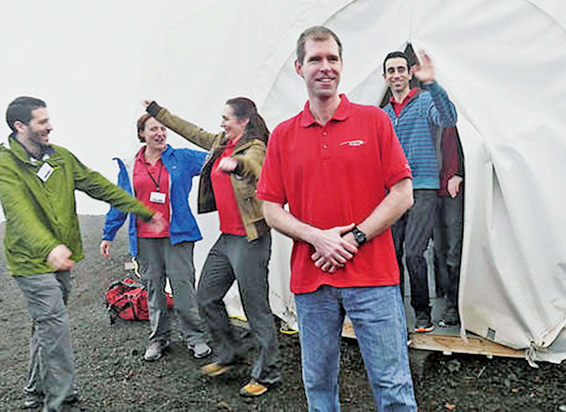 六研究員「重返地球」