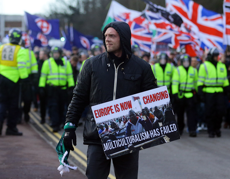 英極右分子反難民示威釀衝突
