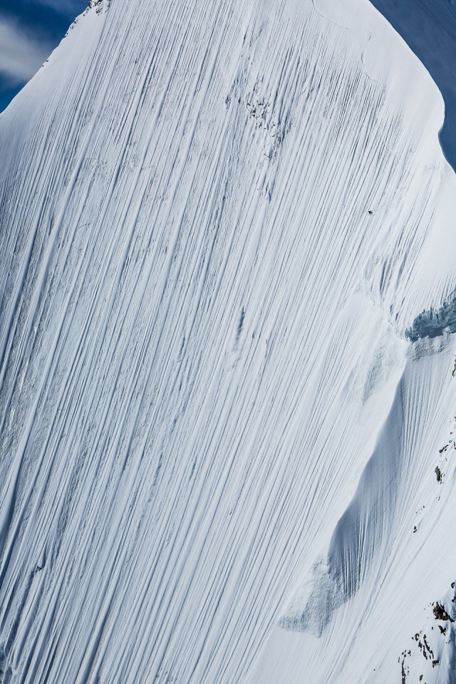 挑戰逾4,000米垂直雪峰