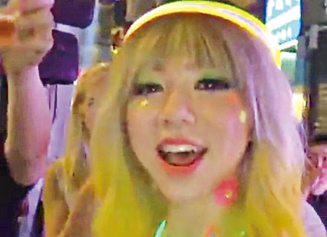 螢光新Look拍寫真