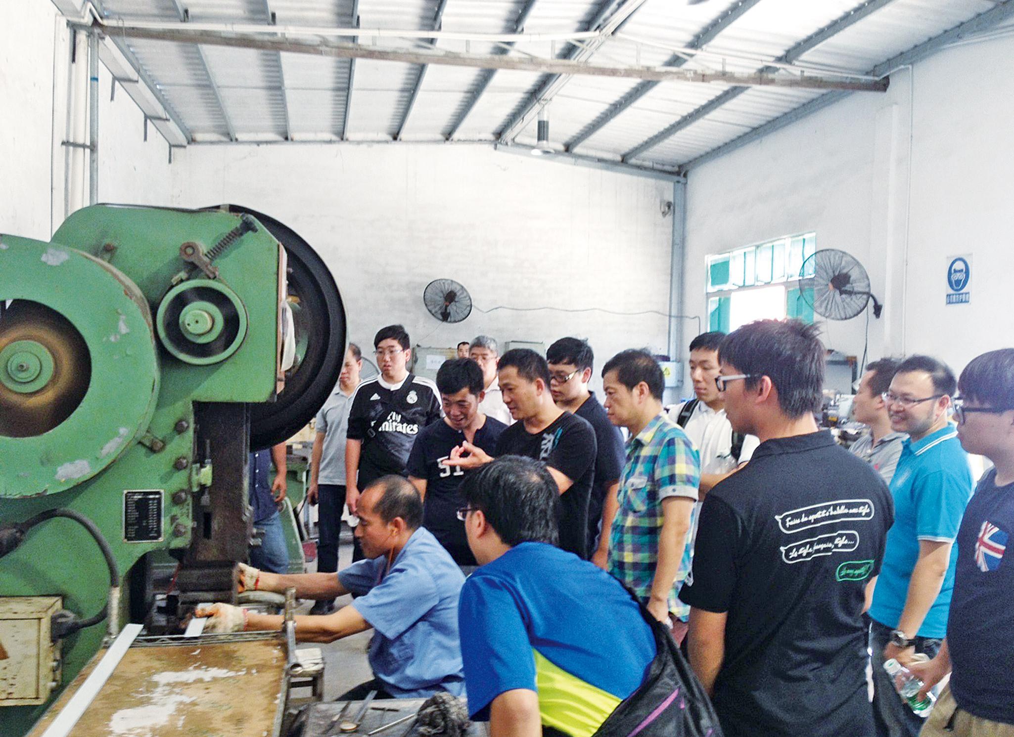 考察電梯生產技術