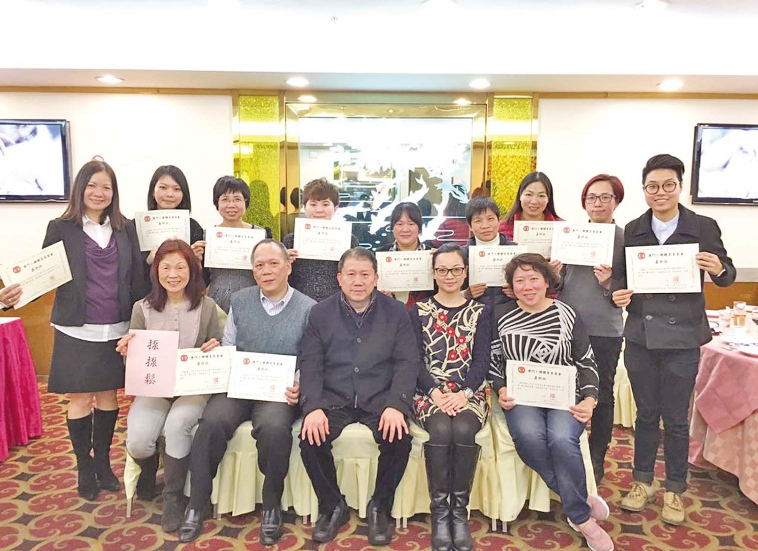 嘉許鼓勵義工隊奉獻