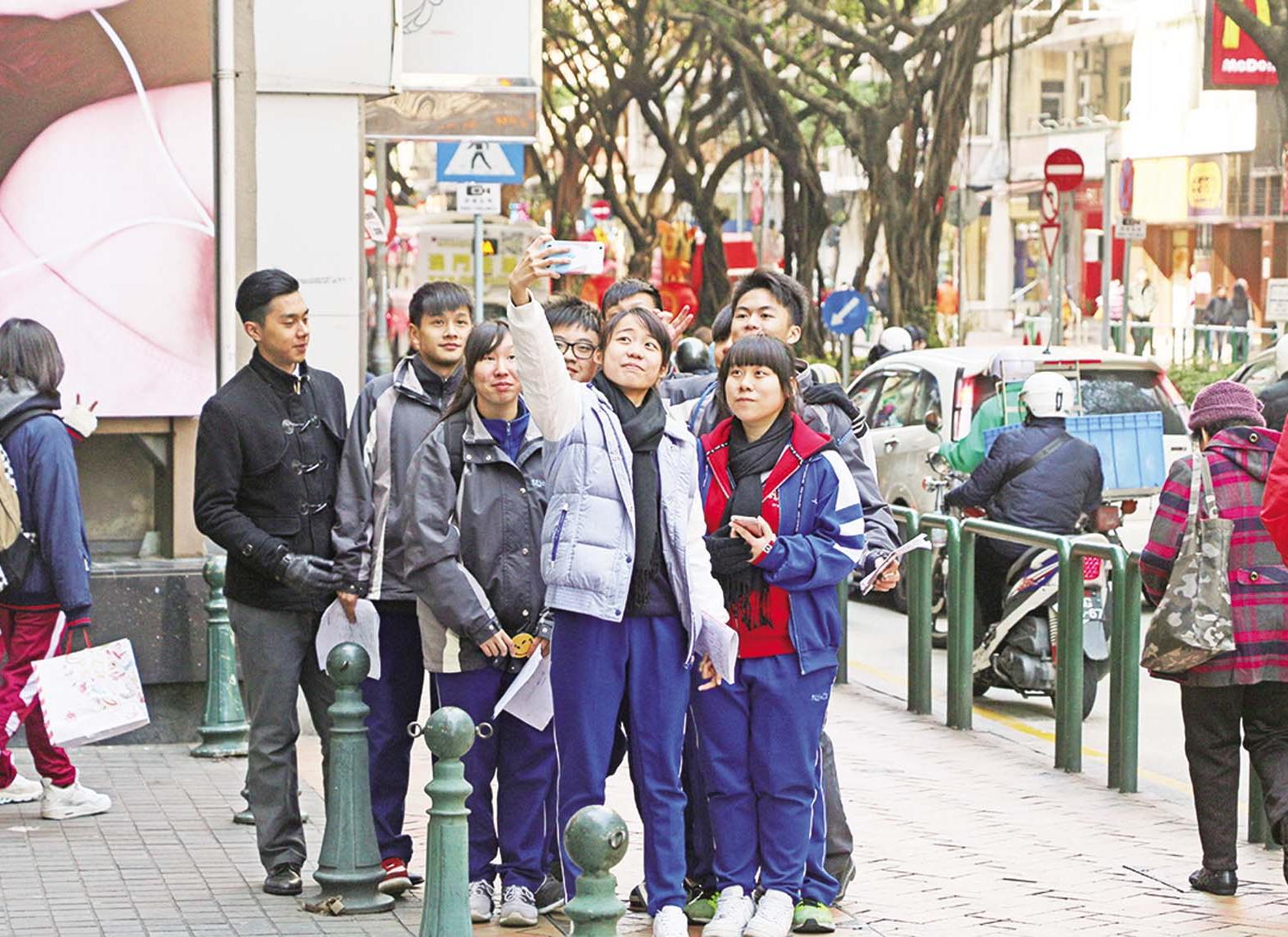 中學生酷寒上課自拍展歡容