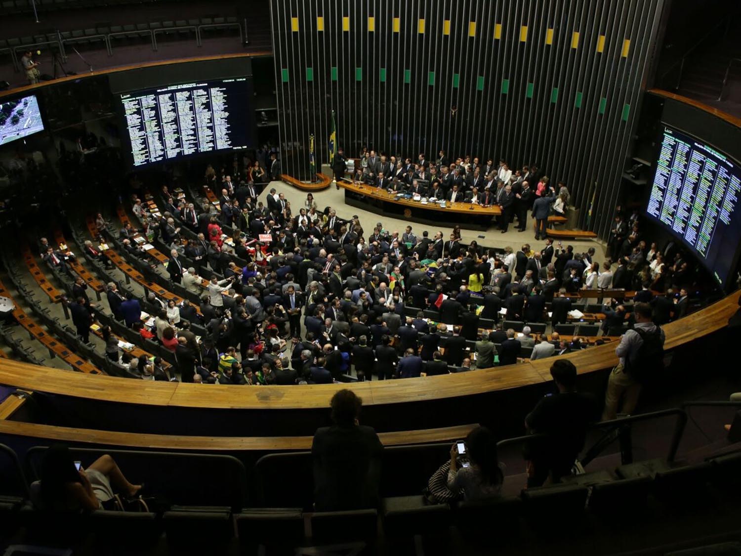巴西眾議院投票通過彈劾總統案