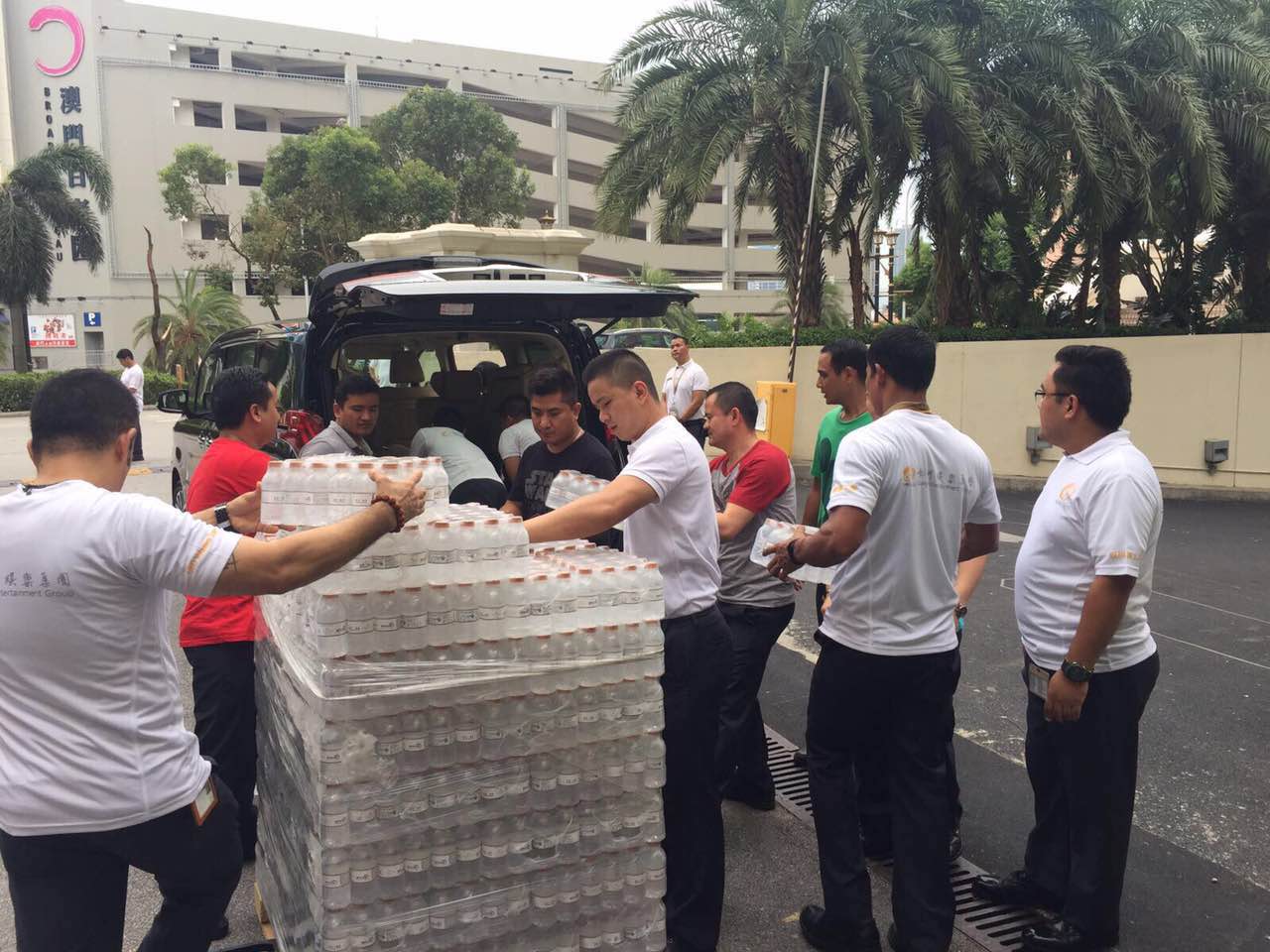援助受颱風影響員工