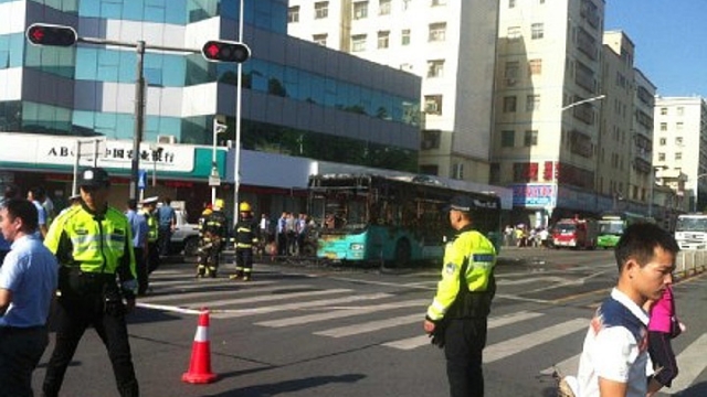 深圳有巴士起火 一女子燒死