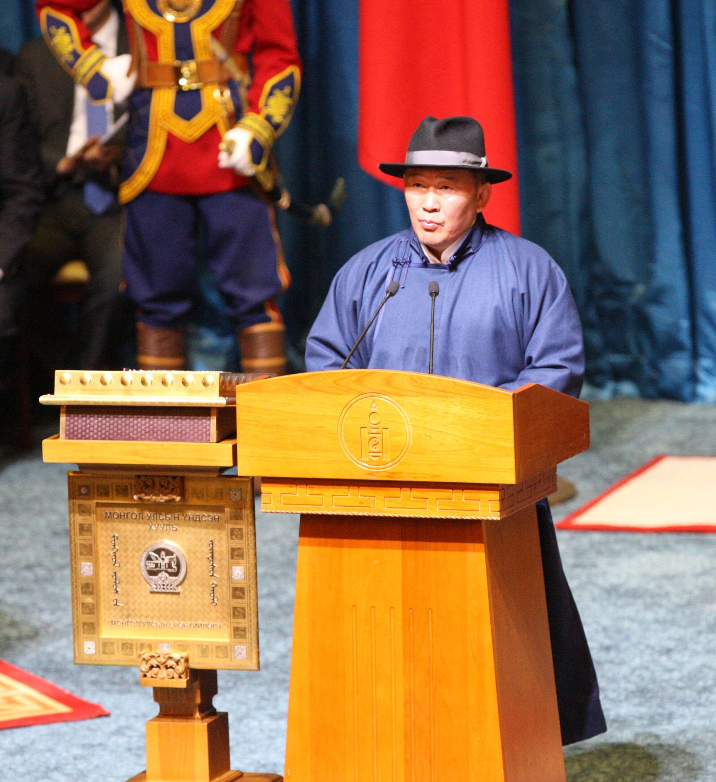 蒙古國新總統宣誓就職