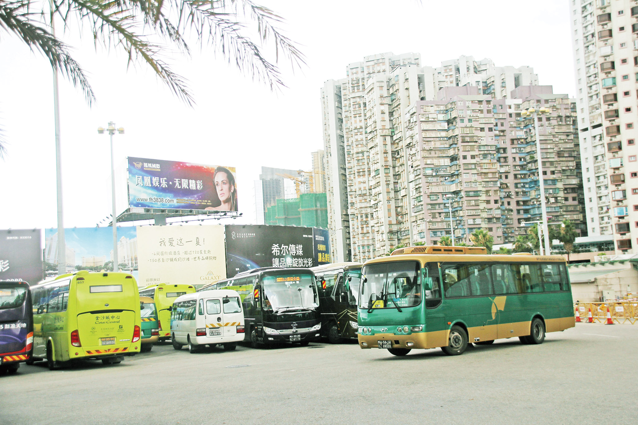 限制旅遊車停泊時間增流動率