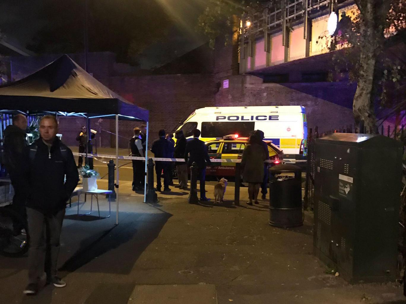 倫敦地鐵站外持刀襲擊一死兩傷