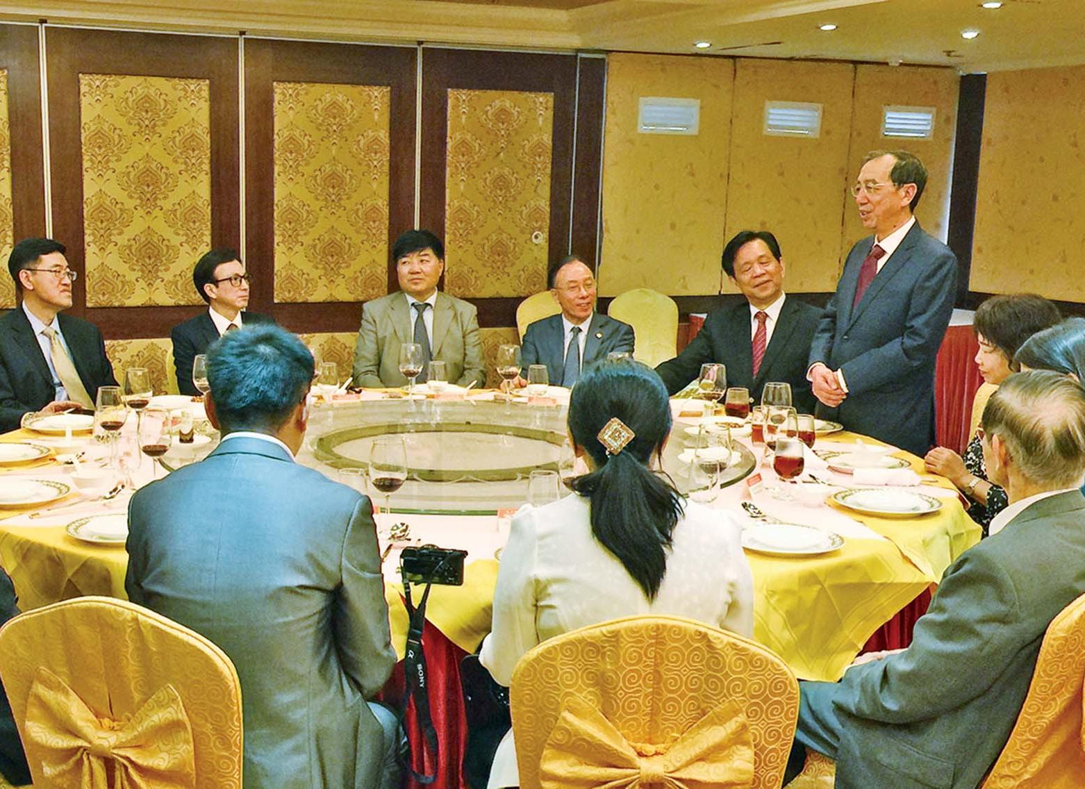 訪中總推動經貿合作