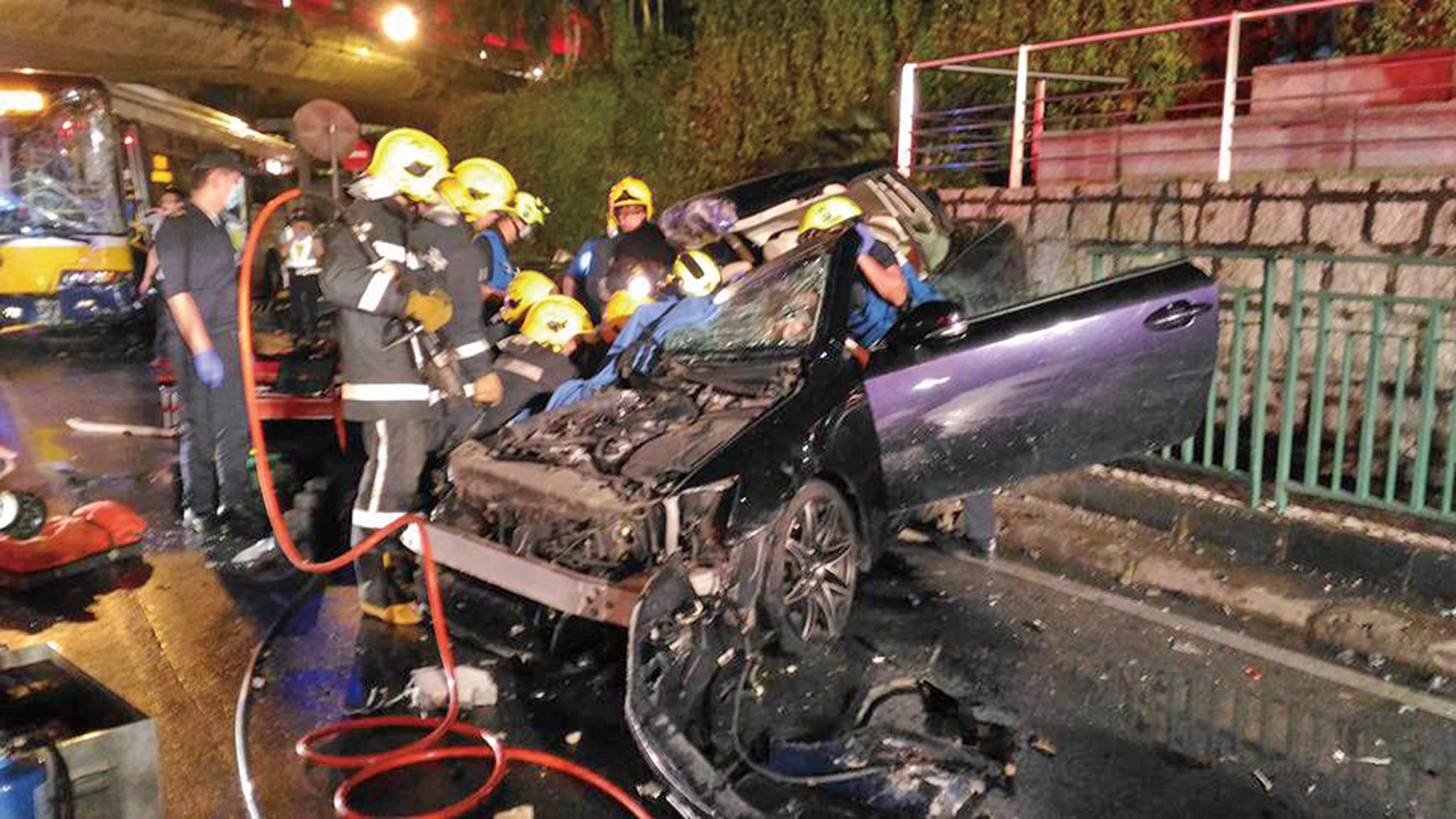 私家車女司機多處骨折受傷