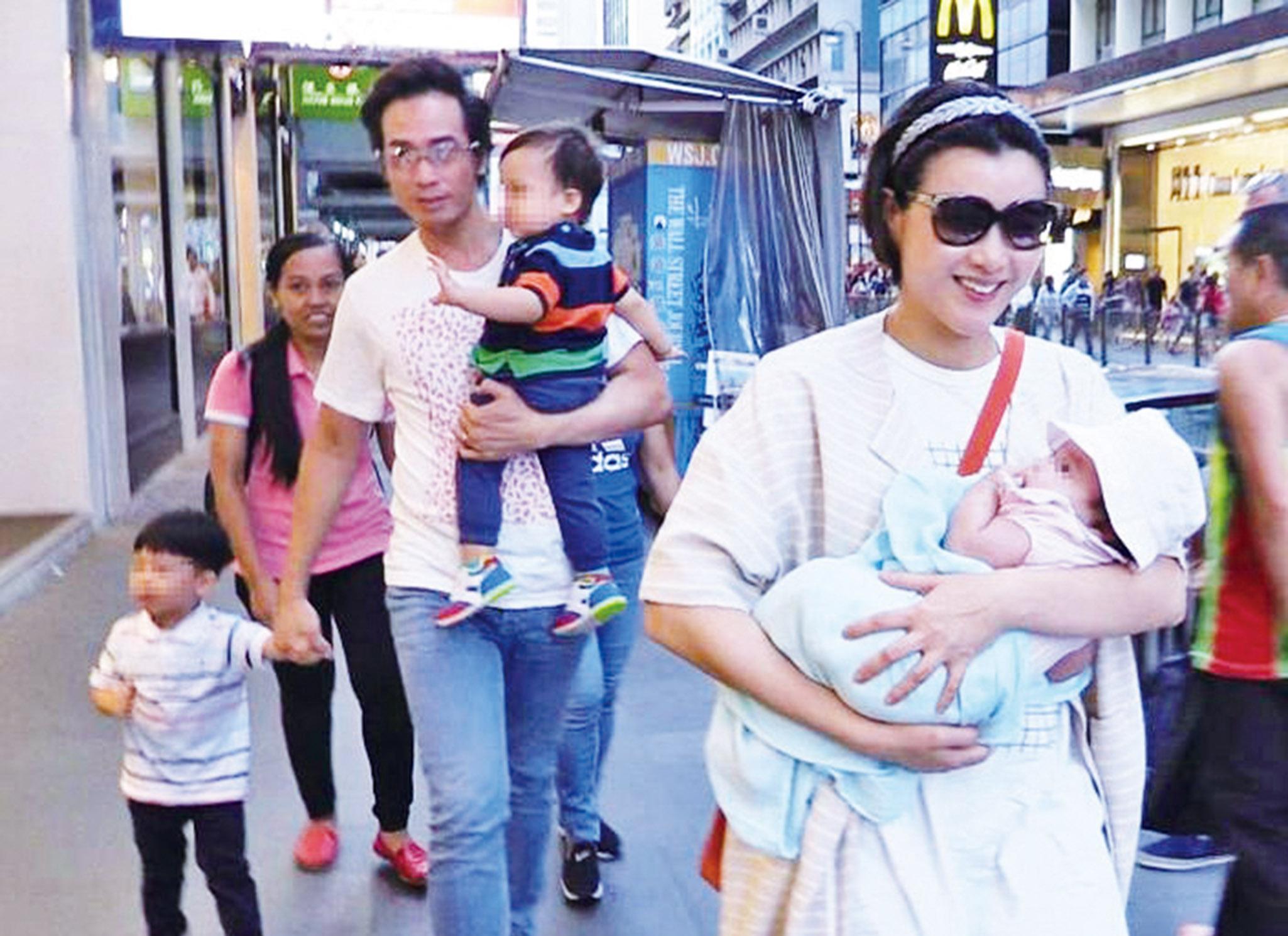 陳豪 陳茵媺一家五口行街