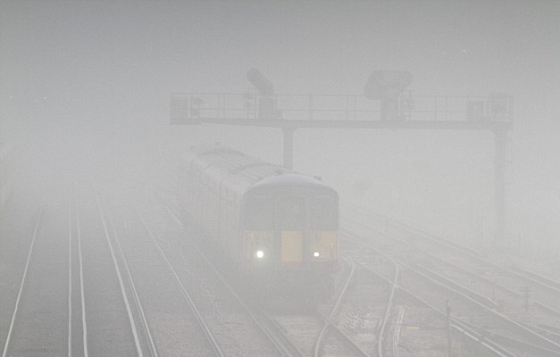 英國連日大霧