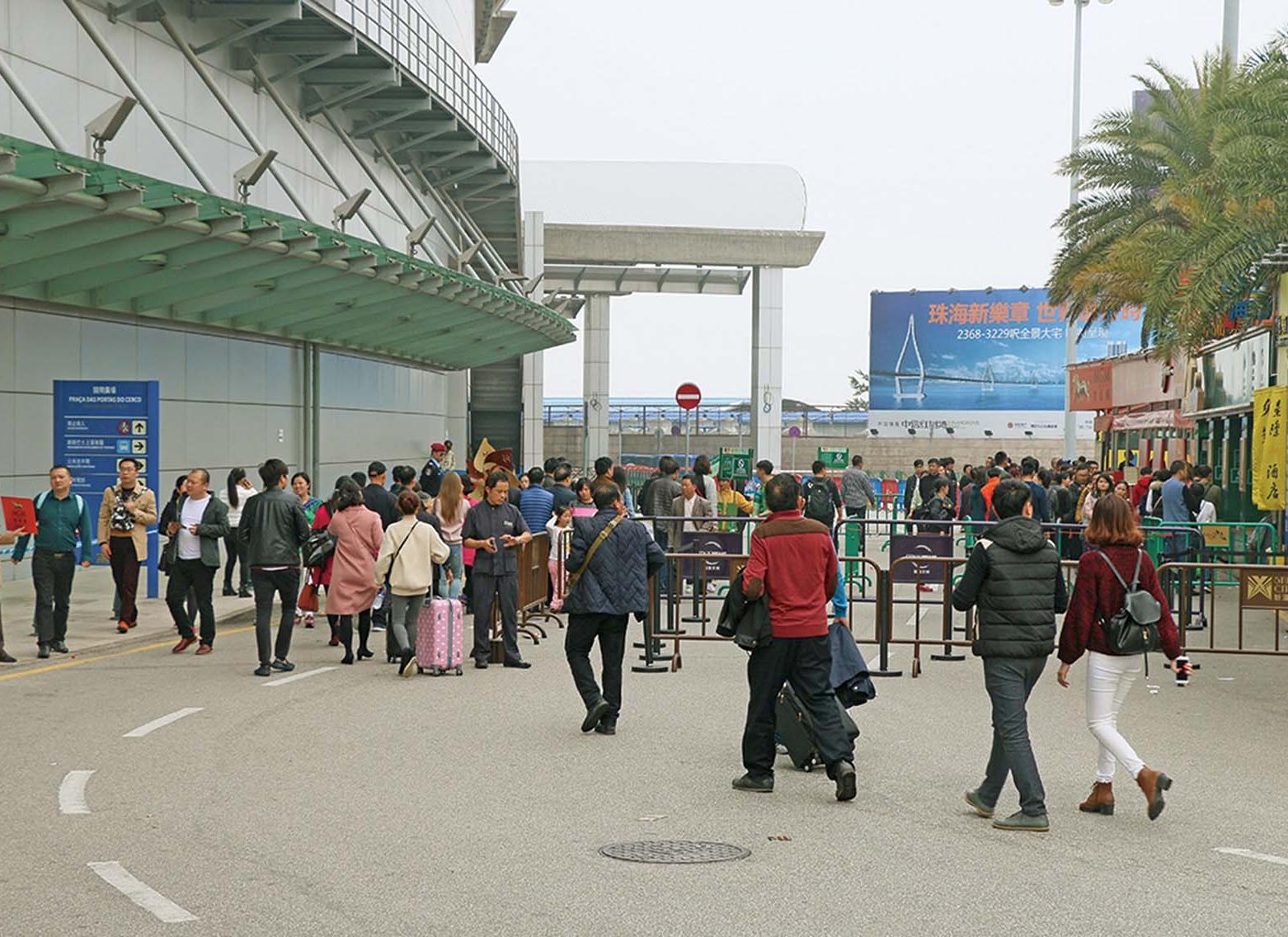 行車道作行人道疏導人潮