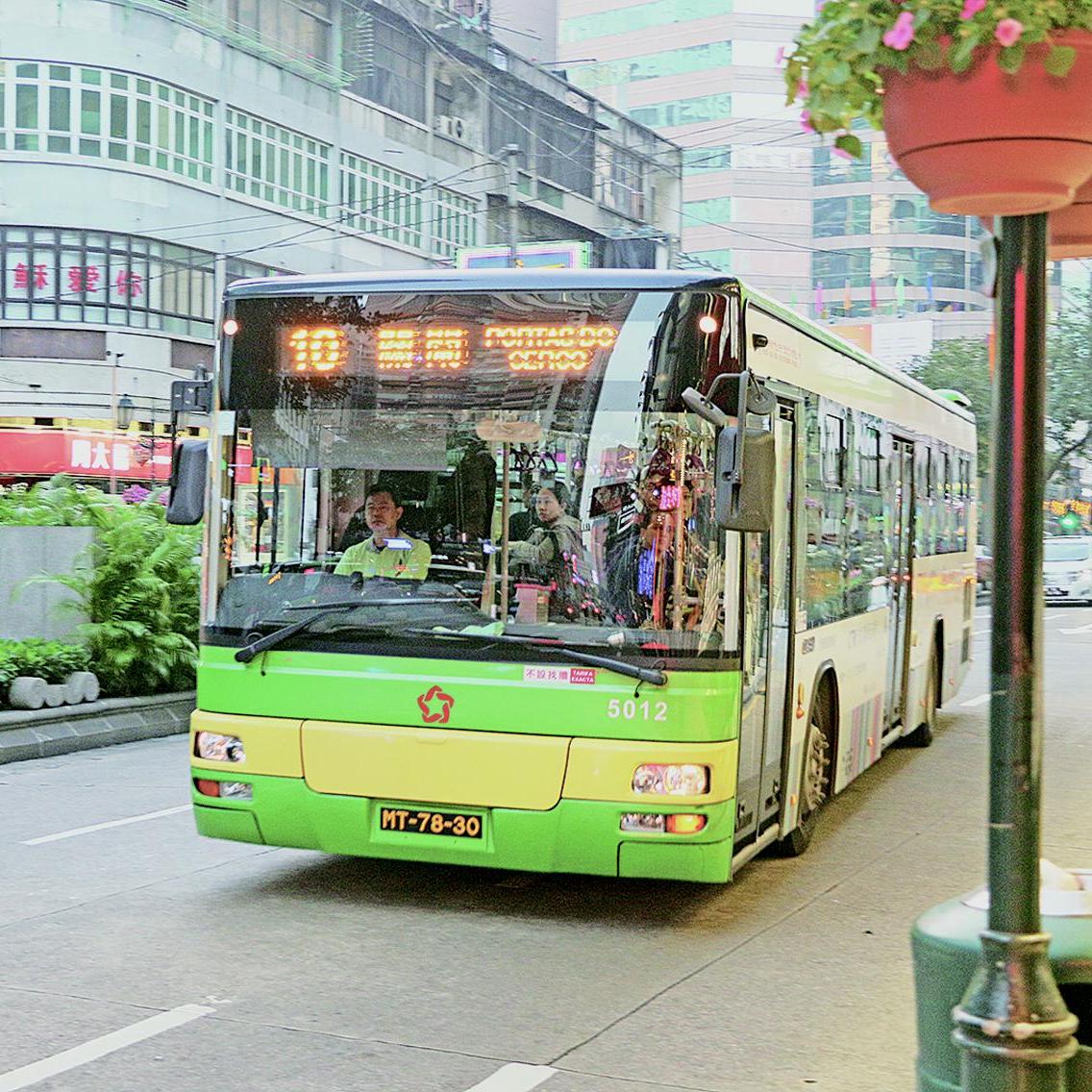 新時代20輛新大巴昨營運