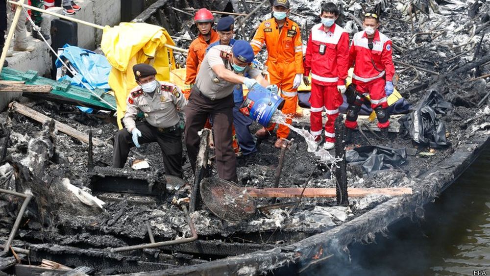 印尼觀光船起火至少23死