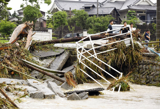 日本南部暴雨成災一死15失蹤