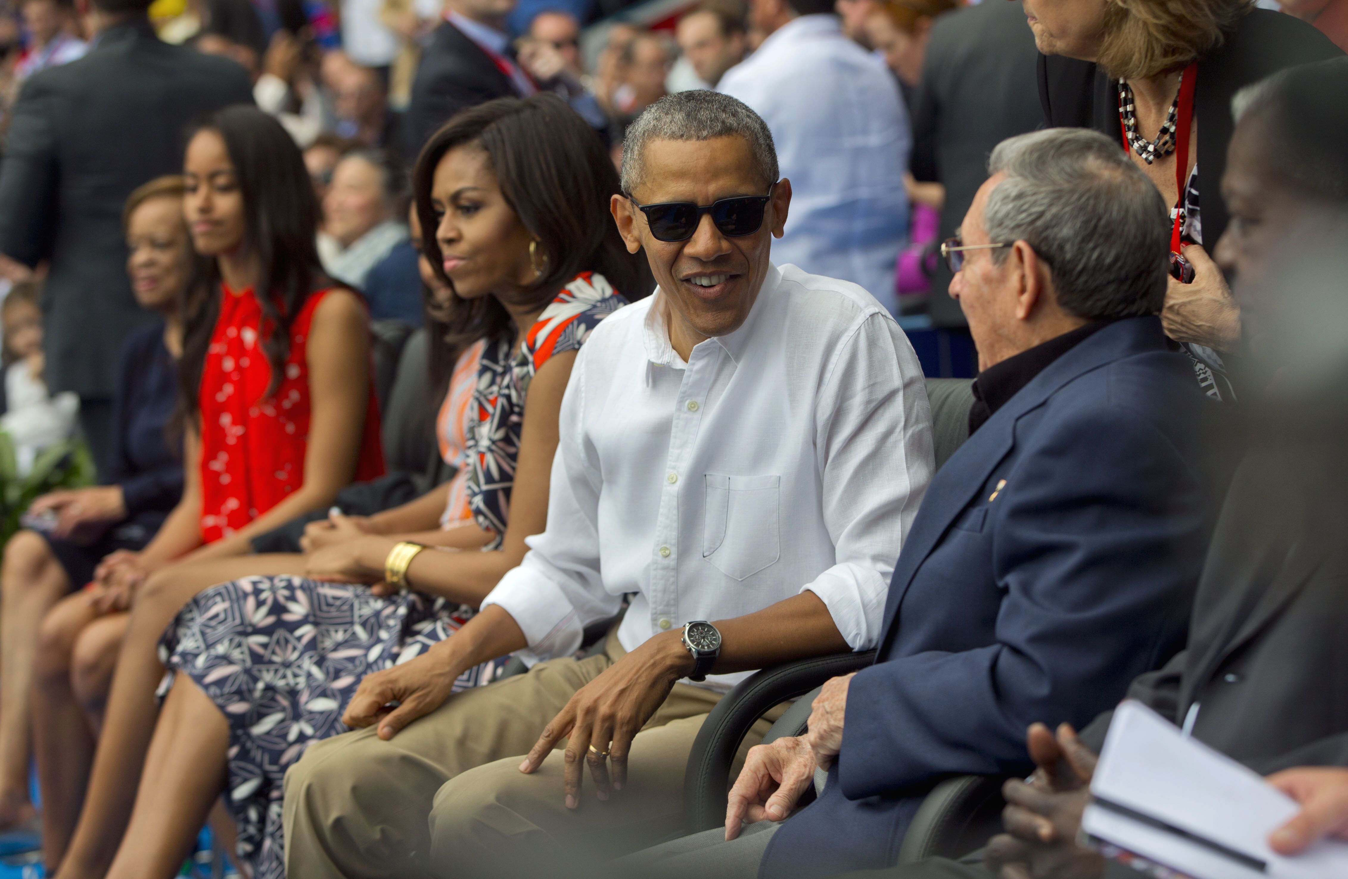 奧巴馬與古巴領袖齊看棒球賽