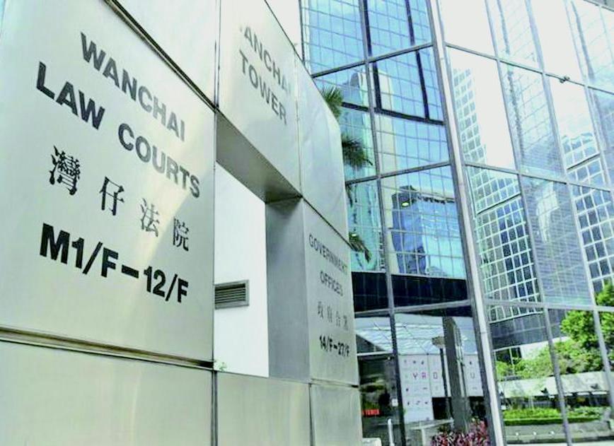 男子劃花女友臉