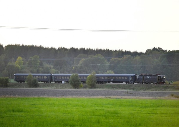 ​瑞典載客火車撞裝甲車釀四傷