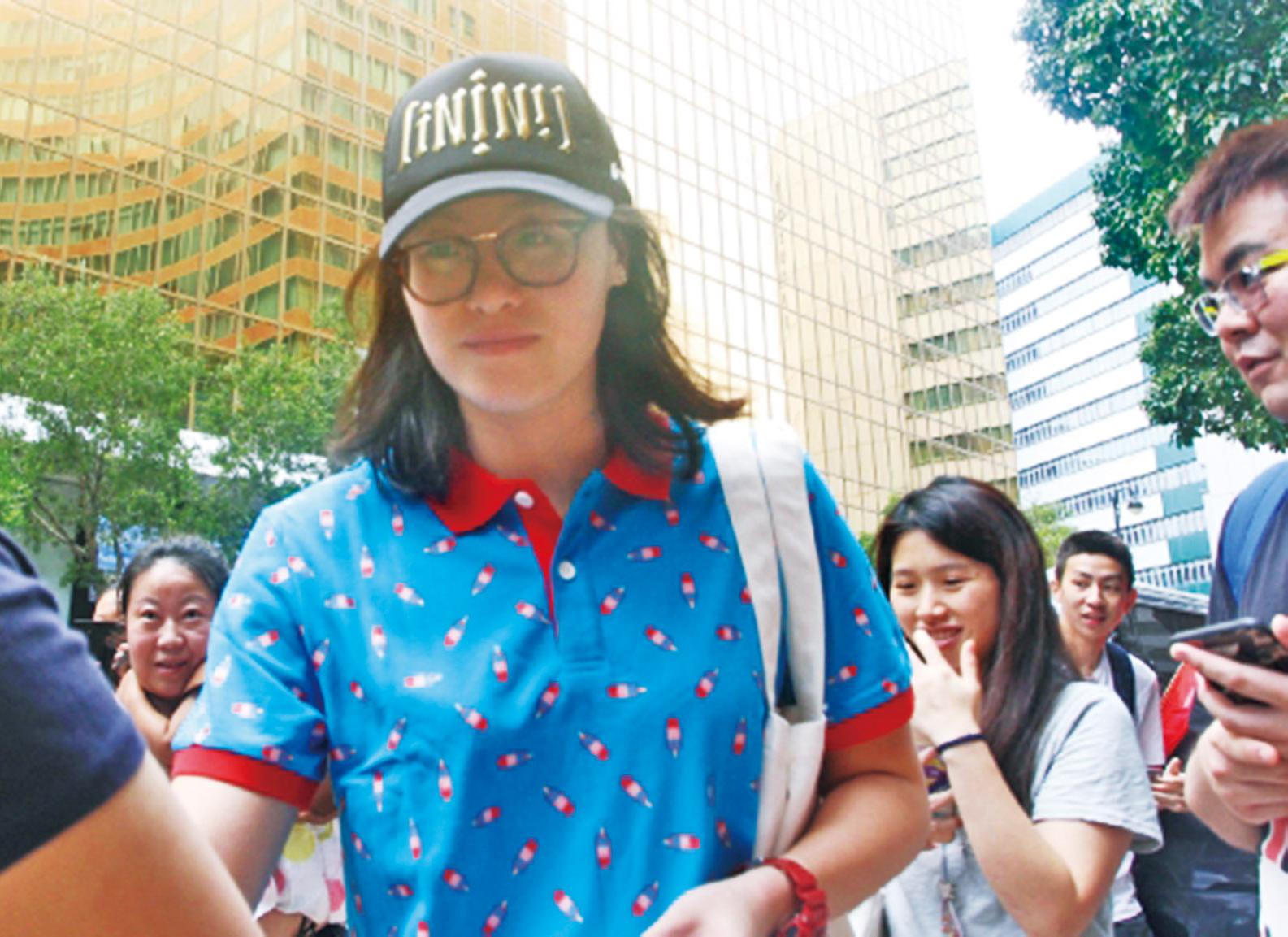 出街被粉絲包圍