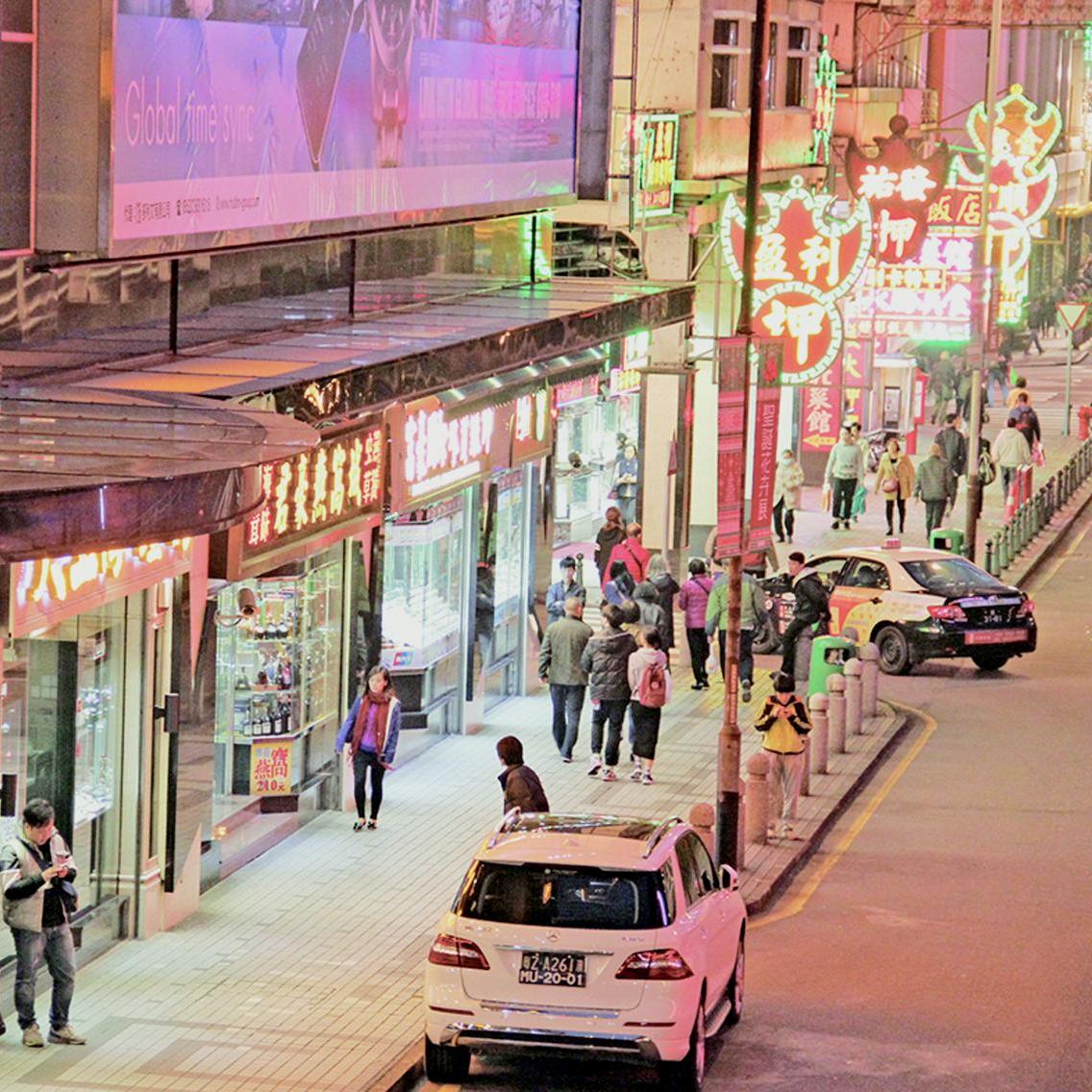 「試戴」兩隻45萬名錶速逃