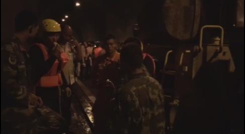 重慶隧道遭洪水倒灌