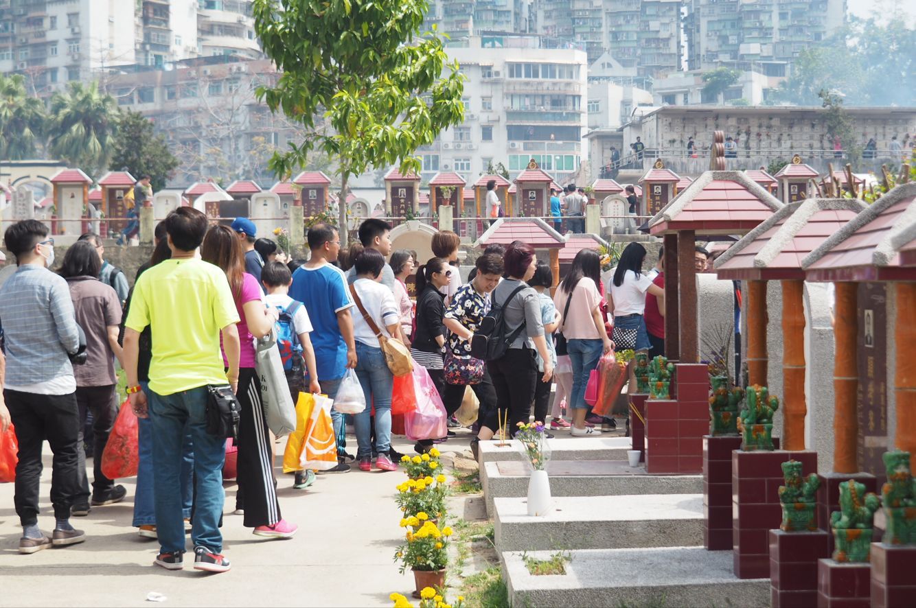 炎熱天氣無阻孝子賢孫祭祖