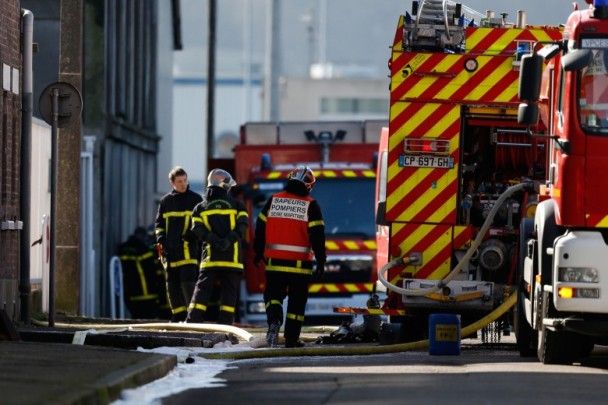 法國工廠爆炸起火二死11傷
