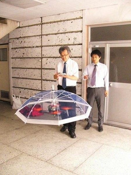 日本研發飛行雨傘 明年開售